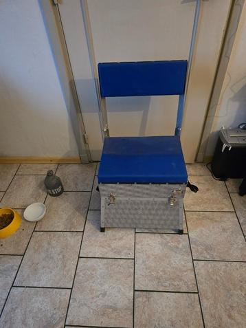 Viskoffer blauw met rugleuning en plateau beschikbaar voor biedingen