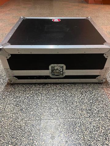Flightcase voor berhinger pmp 5000 of 6000 versterker beschikbaar voor biedingen