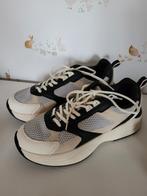 Sneakers beige-grijs maat 41, Nieuw, Ophalen of Verzenden, Sneakers of Gympen, Clo