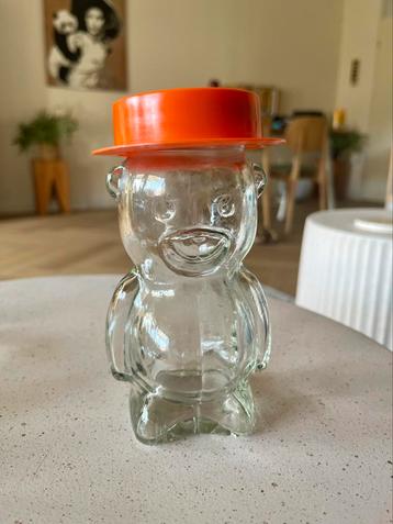 Vintage opbergpot beer met oranje hoed beschikbaar voor biedingen