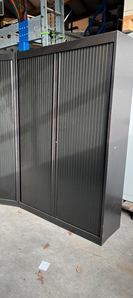 1 hoge roldeurkast 195x120 zwart Overtoom, Huis en Inrichting, Kasten | Roldeurkasten en Archiefkasten, Zo goed als nieuw, 150 tot 200 cm