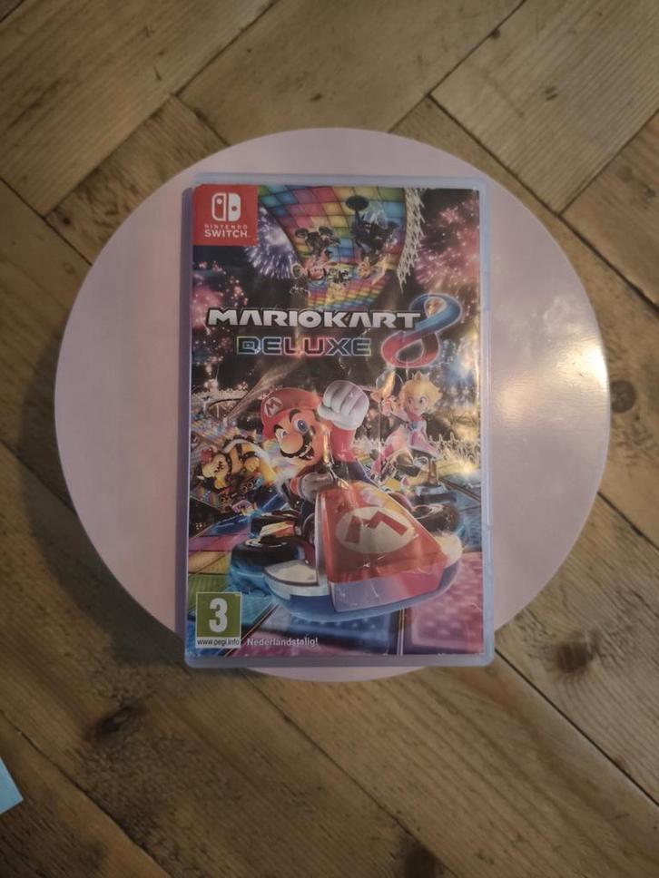 Mario Kart 8 Deluxe - Nintendo Switch, Spelcomputers en Games, Games | Nintendo Switch, Zo goed als nieuw, Racen en Vliegen, 3 spelers of meer
