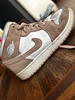 Zalm kleurige Jordans, Kleding | Dames, Schoenen, Nike, Ophalen of Verzenden, Sneakers of Gympen, Roze