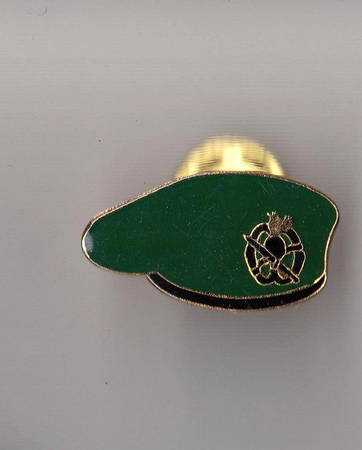 KCT Baret pin Korps Commando Troepen, Verzamelen, Militaria | Algemeen, Landmacht, Embleem of Badge, Nederland, Ophalen of Verzenden