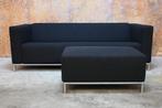 ZGANieuw! zwarte stoffen Gelderland 6710 bank + hocker, Huis en Inrichting, Design, Driepersoons, 75 tot 100 cm, Zo goed als nieuw