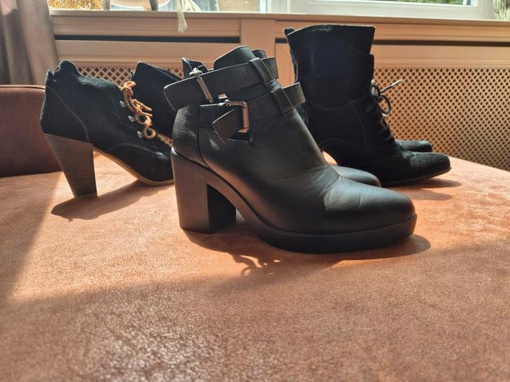 Enkellaarzen met hak maat 39 en 40, Kleding | Dames, Schoenen, Zo goed als nieuw, Zwart, Ophalen of Verzenden