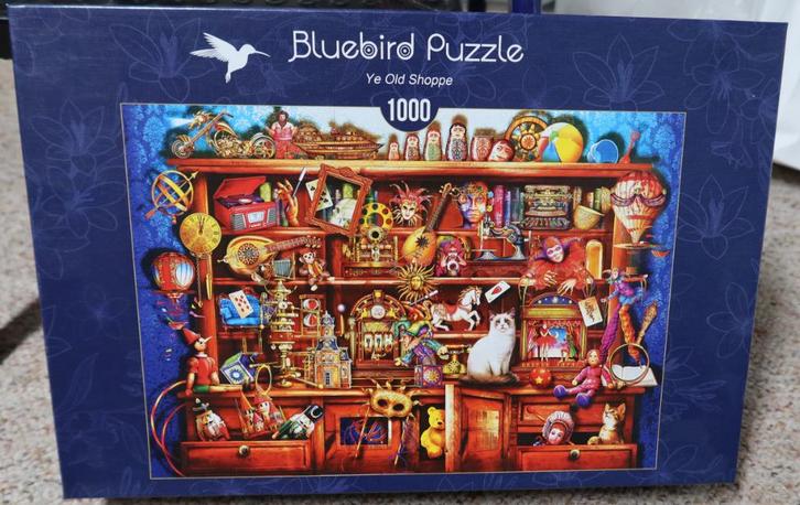 Legpuzzel Bluebird – 1000 stukjes – Ye Old Shoppe, Hobby en Vrije tijd, Denksport en Puzzels, Zo goed als nieuw, Legpuzzel, 500 t/m 1500 stukjes