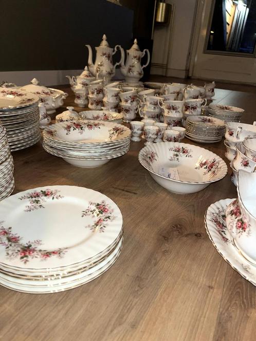 Compleet | Royal Albert Lavender Rose servies – porselein, Verzamelen, Porselein, Kristal en Bestek, Zo goed als nieuw, Compleet servies