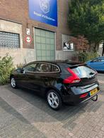 Volvo V40 2.0 D2 120PK 2015 Zwart met trekhaak, Auto's, Voorwielaandrijving, 4 cilinders, 1969 cc, Zwart