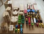 Plan toys autoweg met accessoires , Ophalen of Verzenden, Zo goed als nieuw, Rij- of Hobbelspeelgoed