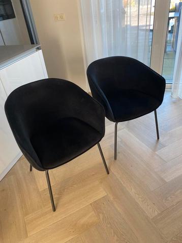 2 zwarte velvet eetkamerstoelen beschikbaar voor biedingen
