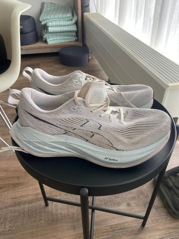 Asics - Superblast 2 - Wit/Grijs - Maat 46 beschikbaar voor biedingen