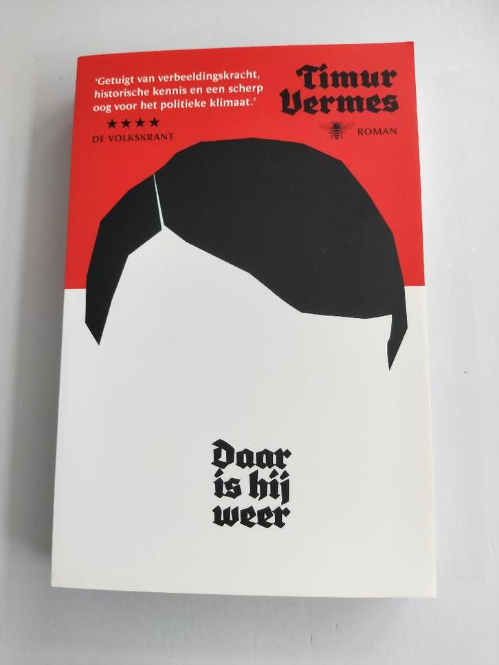 Boek - Daar is hij weer - Auteur Timur Vermes, Boeken, Romans, Zo goed als nieuw, Europa overig, Ophalen of Verzenden