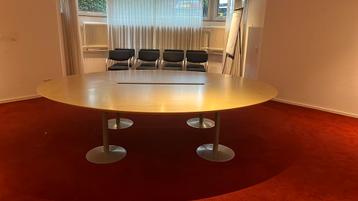 Vergadertafel/bureau. Merk Fantoni beschikbaar voor biedingen