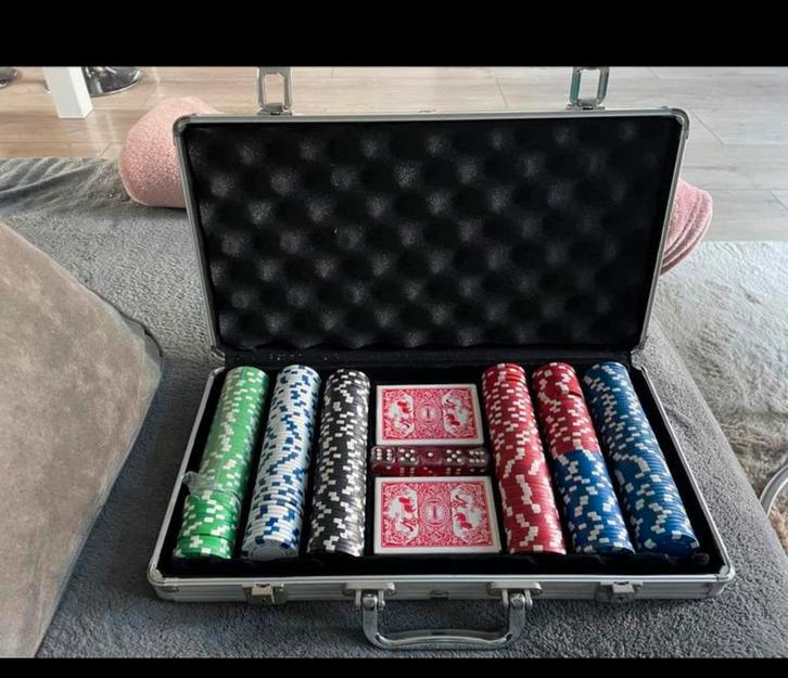 Pokerset 300, Hobby en Vrije tijd, Gezelschapsspellen | Kaartspellen, Zo goed als nieuw, Ophalen
