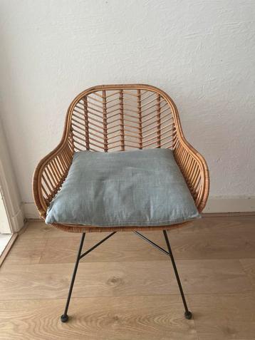 Rotan stoel beschikbaar voor biedingen