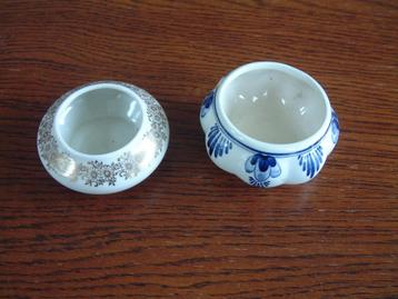 2 gave oude lekbakjes voor theezeefje beschikbaar voor biedingen