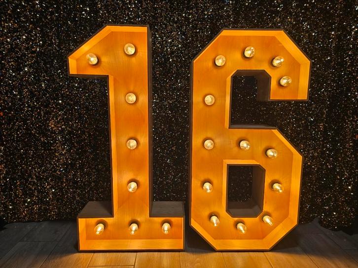 XL - Lichtcijfers 16 te huur, Hobby en Vrije tijd, Feestartikelen | Verhuur, Zo goed als nieuw, Verjaardag, Ophalen of Verzenden