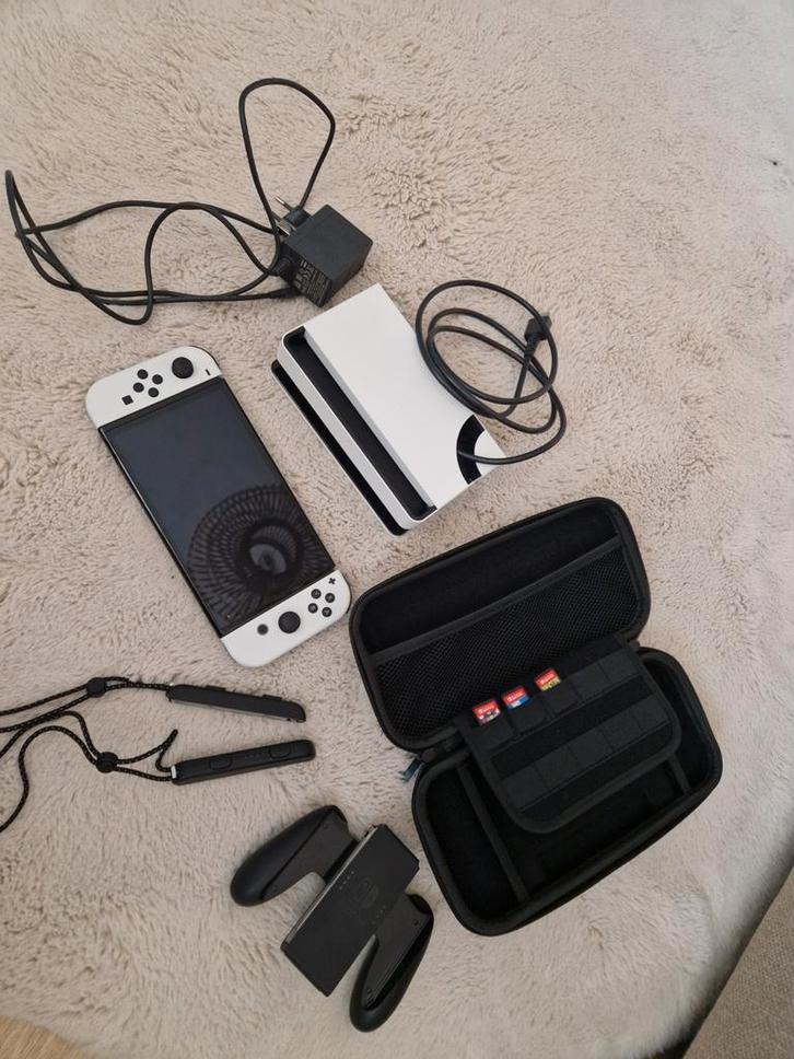 Nintendo Switch Oled Wit pakket, Spelcomputers en Games, Spelcomputers | Nintendo Switch, Zo goed als nieuw, Switch OLED, Met 2 controllers