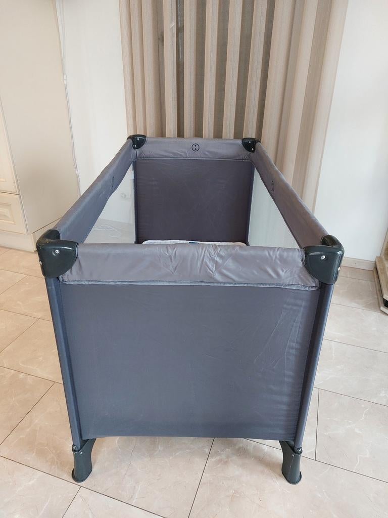 Campingbedje grijs, Ophalen of Verzenden, Zo goed als nieuw, Reisbedje