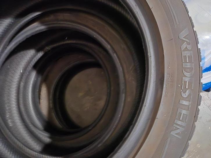 Winterbanden Vredestein 215/50 18 Inch, Auto-onderdelen, Banden en Velgen, Band(en), Winterbanden, 18 inch, 215 mm, Personenwagen