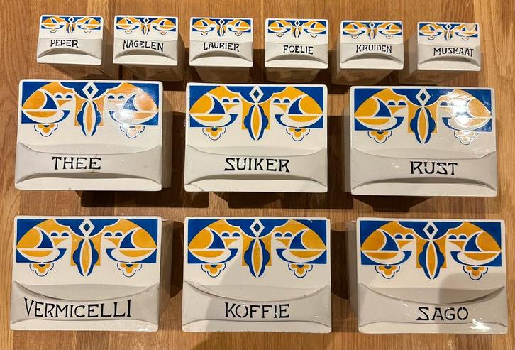 Kruidenbakjes van Société Ceramique Maastricht teab, Hobby en Vrije tijd, Verzamelkaartspellen | Pokémon, Zo goed als nieuw, Ophalen