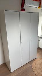 3 deurs kledingkast, 1 deel leg en 2 delen hang/leg, Ophalen, 100 tot 150 cm, Met hangruimte, Zo goed als nieuw