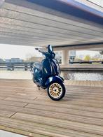 Vespa sprint, Fietsen en Brommers, Ophalen, Overige modellen, Maximaal 45 km/u, Zo goed als nieuw