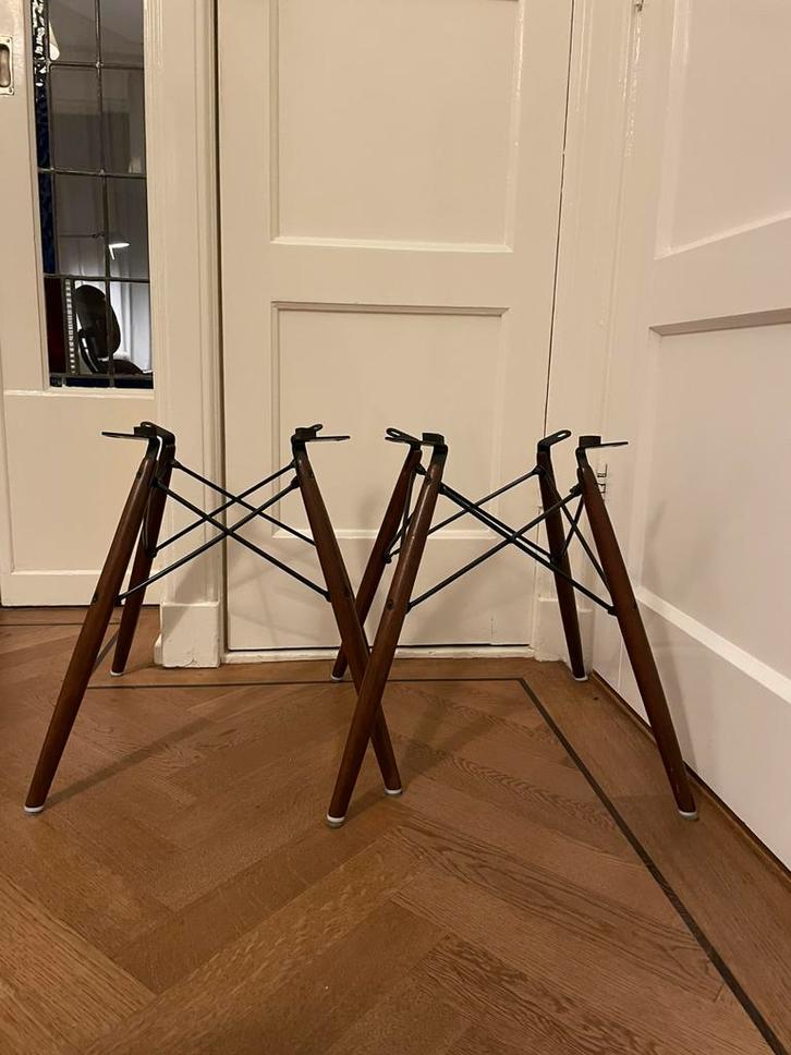Eames walnut dowel base voor wide mount Herman Miller Vitra, Huis en Inrichting, Stoelen, Zo goed als nieuw, Twee, Wit, Ophalen of Verzenden