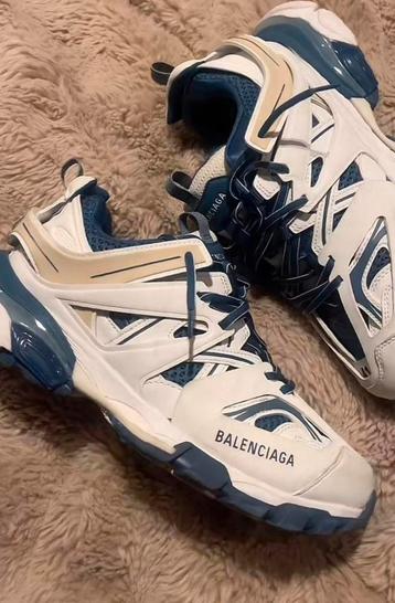Balenciaga Track maat 41 beschikbaar voor biedingen