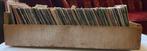 Houten bak met 260 Engelstalige Singles - Diverse Genres, Gebruikt, 7 inch, Single, Ophalen of Verzenden