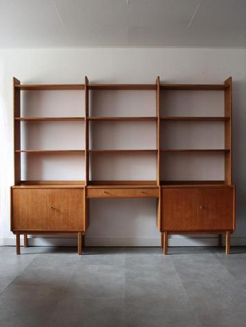 Vintage modulair vrijstaand wandsysteem in eiken beschikbaar voor biedingen
