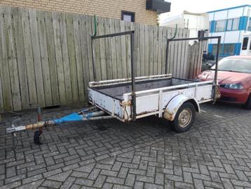 Aanhanger  compleet rijdbaar en goed beschikbaar voor biedingen