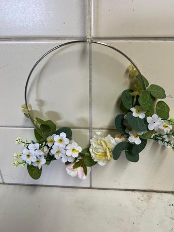 Decoratie bloemenring beschikbaar voor biedingen