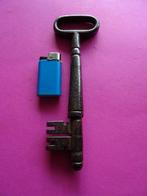 GROTE ANTIEKE SLEUTEL 18.5 CM SLEUTELS SLOT SLOTEN HEK, Antiek en Kunst, Curiosa en Brocante, Ophalen of Verzenden