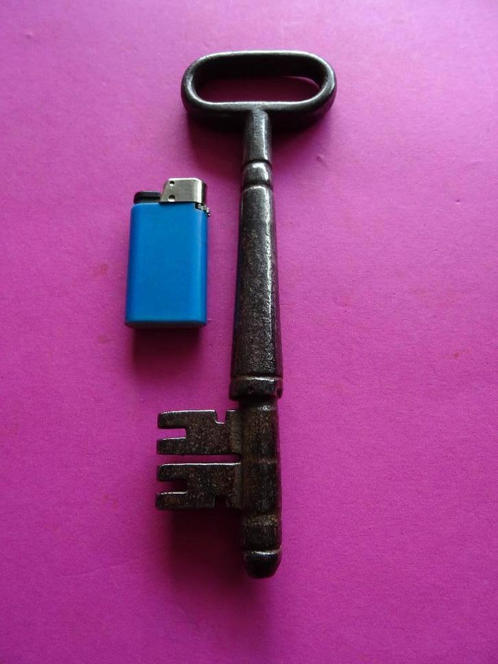 GROTE ANTIEKE SLEUTEL 18.5 CM SLEUTELS SLOT SLOTEN HEK, Antiek en Kunst, Curiosa en Brocante, Ophalen of Verzenden