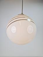 Vintage Regency bollamp wit melkglas goud hanglamp, Huis en Inrichting, Lampen | Hanglampen, N, Regency vintage, Ophalen of Verzenden