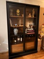 Woood James Vitrinekast Zwart/Walnoot, Huis en Inrichting, Gebruikt, 100 tot 150 cm, Ophalen of Verzenden, Glas
