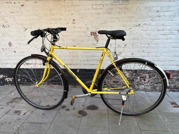 Gele Koga-miyata fiets beschikbaar voor biedingen