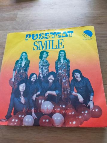Pussycat , Smile  beschikbaar voor biedingen