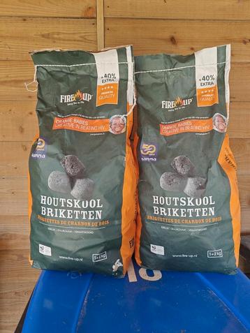 Nieuw 2x 7 KG (14 KG totaal) Fire Up Houtskool Briketten beschikbaar voor biedingen