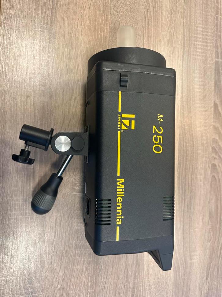 Jinbei M-250 Flitskop - Studiofotografie, Audio, Tv en Foto, Fotografie | Fotostudio en Toebehoren, Zo goed als nieuw, Overige typen