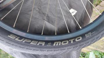 banden Super Moto 60 622 en Conti Contact Plus City 55 584 beschikbaar voor biedingen