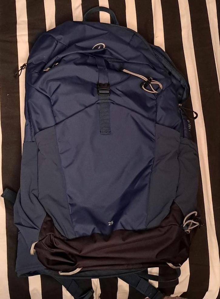 Decathlon Rugzak - Ideaal voor Wandelen, Sieraden, Tassen en Uiterlijk, Tassen | Rugtassen, Gebruikt, Overige merken, 25 tot 40 cm