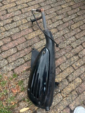 Vespa uitlaat goede staat beschikbaar voor biedingen