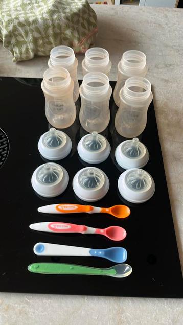 Gratis 6 Philips Avent flesjes + 4 lepeltjes beschikbaar voor biedingen
