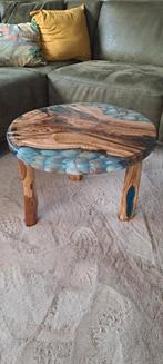 Unieke olijfhouten salontafel met epoxy en schelpen, Minder dan 50 cm, Uniek, Kunststof, Rond