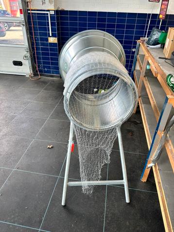 Metalen kerstboom trechter beschikbaar voor biedingen