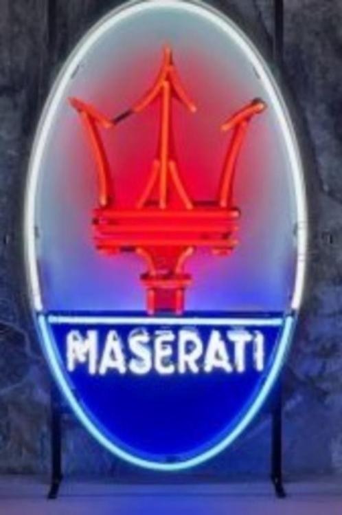 Maserati neon licht reclame garage showroom decoratie lamp, Verzamelen, Merken en Reclamevoorwerpen, Lichtbak of (neon) lamp, Ophalen