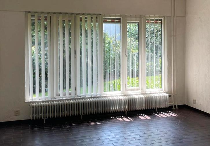 GEZOCHT — Jaren 70 radiator lang en laag, Doe-het-zelf en Verbouw, Verwarming en Radiatoren, Gebruikt, Radiator, 800 watt of meer